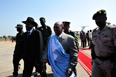 President Bashir and GOSS President Kiir walk side by side in Juba during Bashir's pre-referendum visit (Credit: Shannon Jensen)